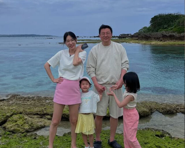 이지혜가 오키나와에서 찍은 가족사진을 올렸지만 제주도 같다는 평을 듣고 있다. / 이지혜 소셜미디어 캡처 