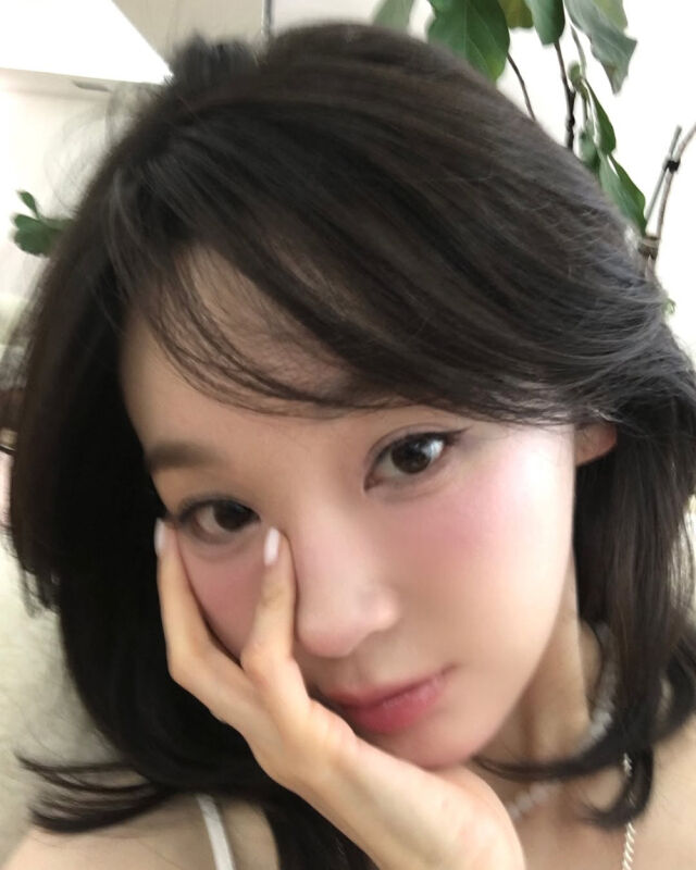 여신 미모 담은 셀카 공개한 강민경. /강민경 인스타그램
