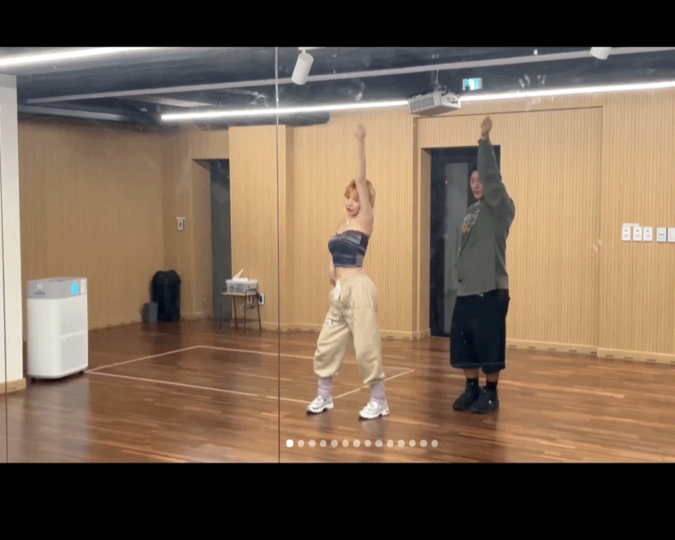 현아가 컴백을 앞두고 춤 연습에 매진하고 있다. / 현아 SNS 캡처