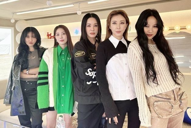 화사, 보아, 엄정화, 김완선, 이효리(왼쪽부터)./엄정화 인스타그램