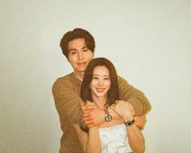 이동욱이 이주빈 뒤에서 백허그를 하고 있다. / 이주빈 소셜미디어 캡처
