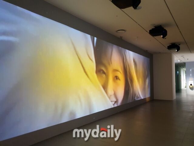 아카이브 섹션에서는 이미연, 채시라 등 당시 최정상 스타들과 함께한 가나초콜릿 광고를 볼 수 있다. /방금숙 기자