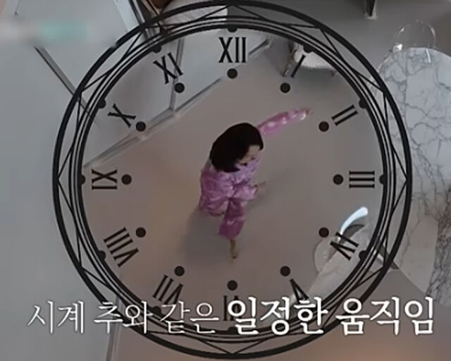 명세빈이 일정한 속도로 팔과 다리를 움직였다. / SBS PLUS 