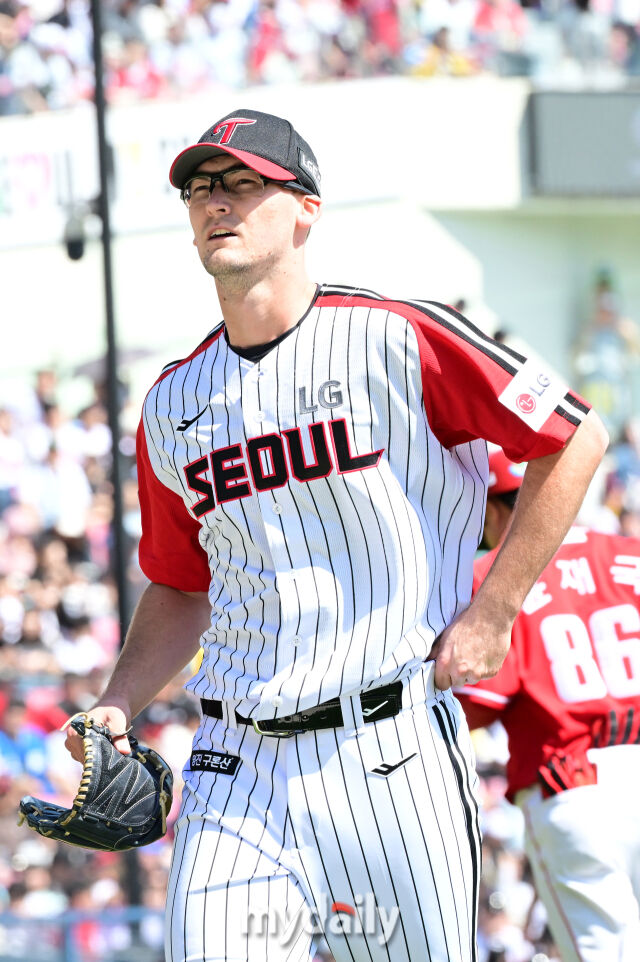 4일 오후 서울 잠실구장에 진행된 