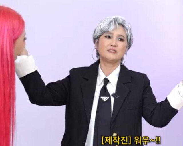 송은이의 변신에 제작진과 이사배가 만족스러워 하고 있다. / 유튜브 