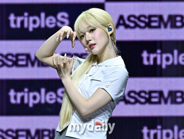 그룹 트리플에스(tripleS) 윤서연이 서울 한남동 블루스퀘어 마스터카드홀에서 진행된 정규 2집 앨범 