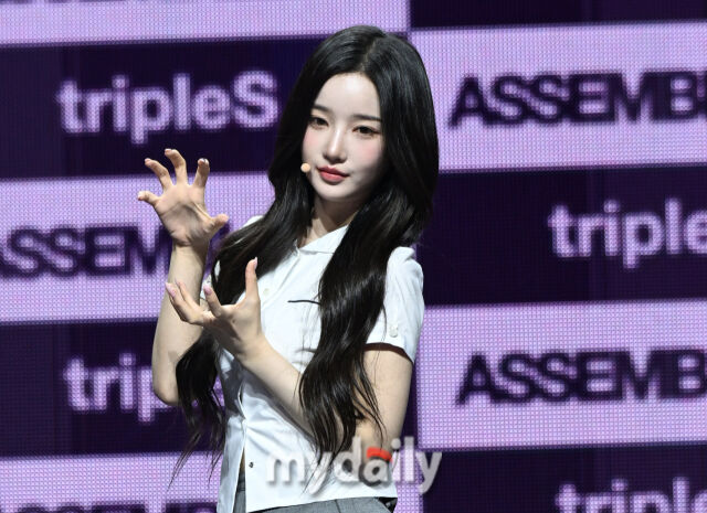 그룹 트리플에스(tripleS) 김유연이 서울 한남동 블루스퀘어 마스터카드홀에서 진행된 정규 2집 앨범 
