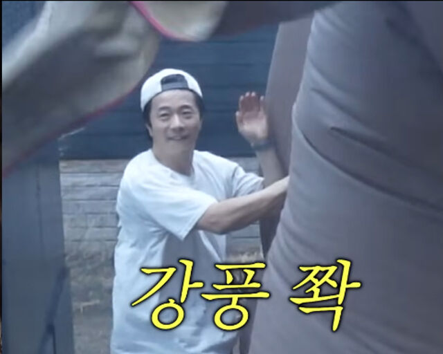 권상우가 캠핑장에서 텐트를 치는데 돌풍과 비가 동시에 내렸다. / 유튜브 