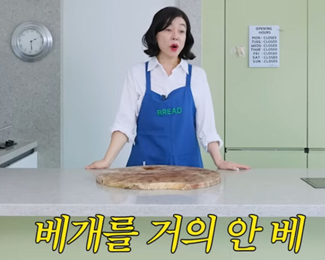 최화정의 주름관리 비법은 베개를 안 베고 자는 것이었다. / 유튜브 