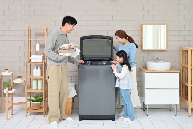 삼성전자가 전자동 세탁기에 AI 기능을 탑재한 2025년형 
