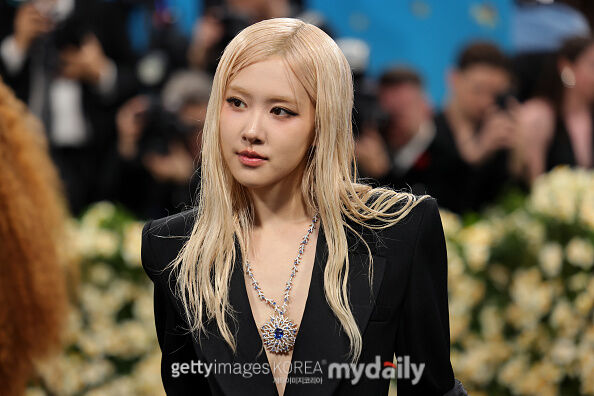 그룹 블랙핑크 멤버 로제가 