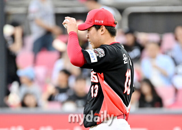 20일 오후 경기도 수원시 조원동 수원kt위즈파크에서 진행된 