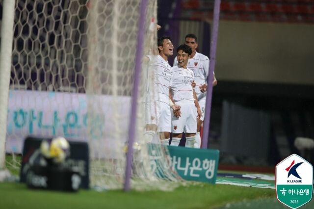 안양과 포항의 경기 모습/한국프로축구연맹