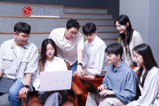 LG CNS가 올해 연말까지 1000명의 AI 전문 인력 확보를 목표로 채용과 육성을 병행한다. /LG CNS