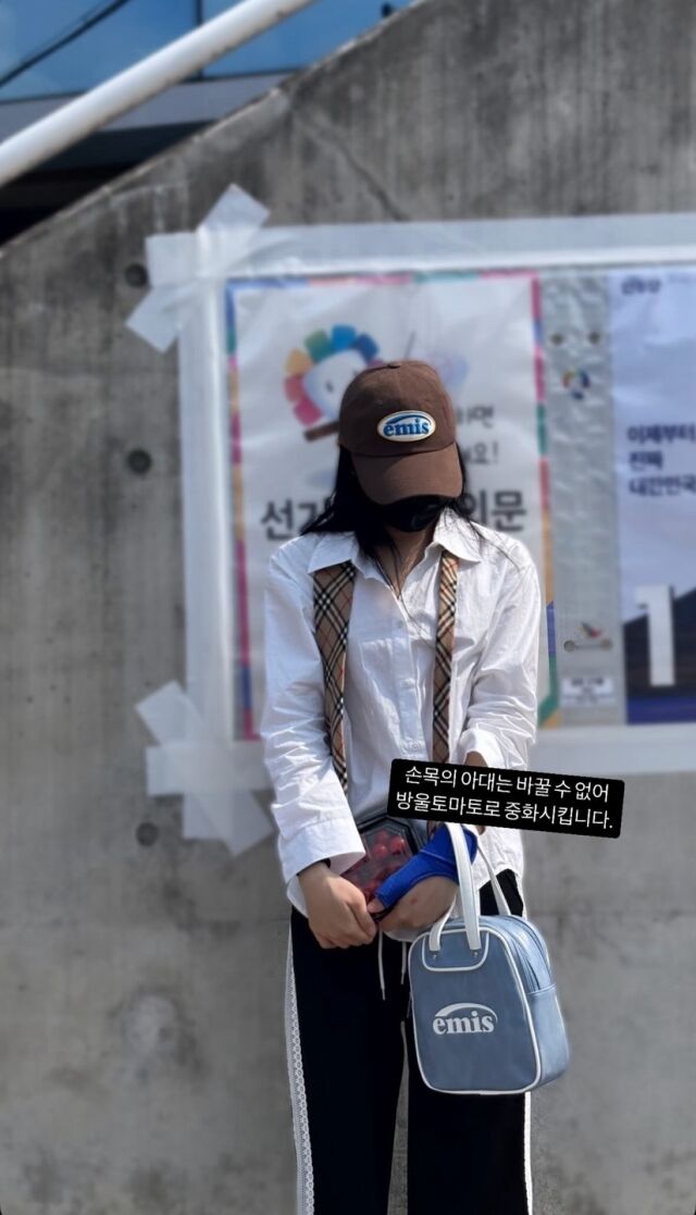 그룹 아이즈원 출신 가수 이채연의 사전투표 인증샷 / 이채연 인스타그램
