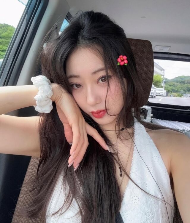 경리가 상큼한 여름 스타일을 선보였다. / 경리 인스타그램 캡처
