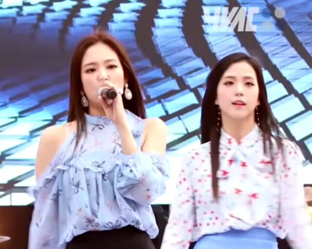 블랙핑크 멤버들은 격한 춤에도 흔들림 없는 라이브를 보여줬다. / 유튜브 